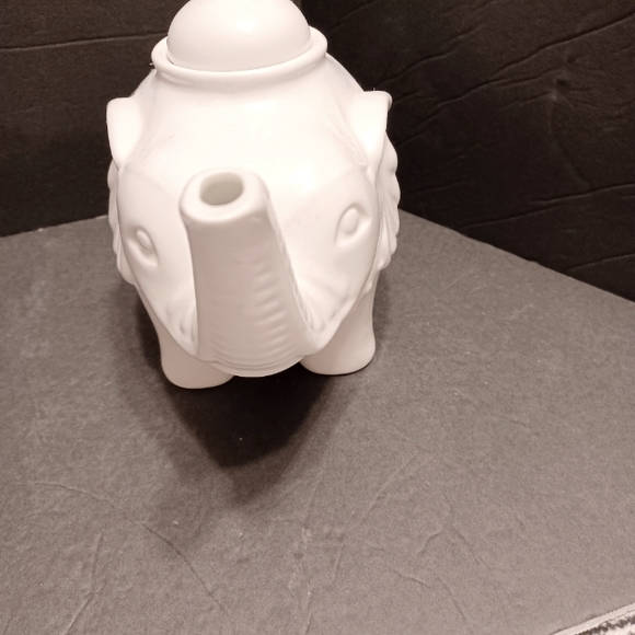 Elegant, amusing Elephant Tea Pot. Fun and functional. - Picture 2 of 5